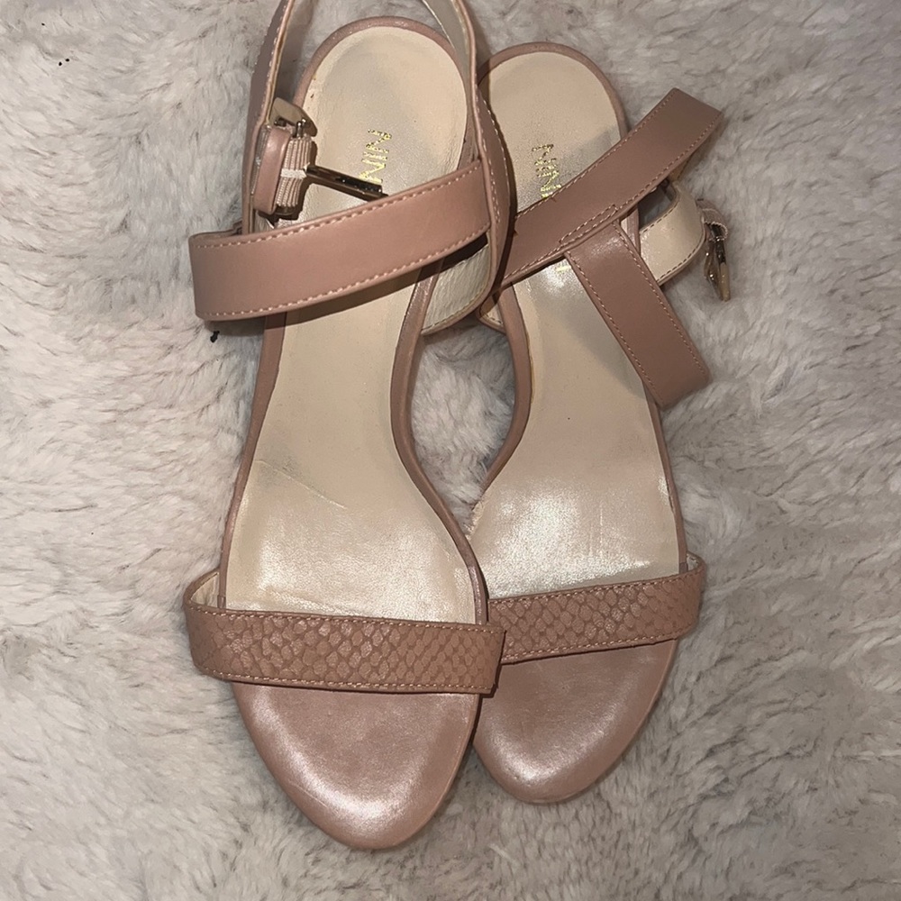 Perfect nude color sandals!
